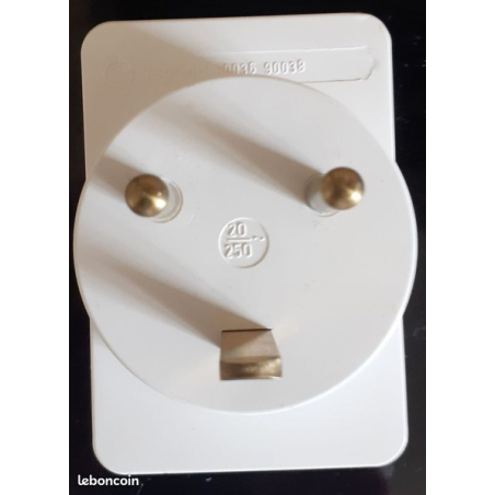 Adaptateur 2 fiches 2p+t 16a sur prise 20a